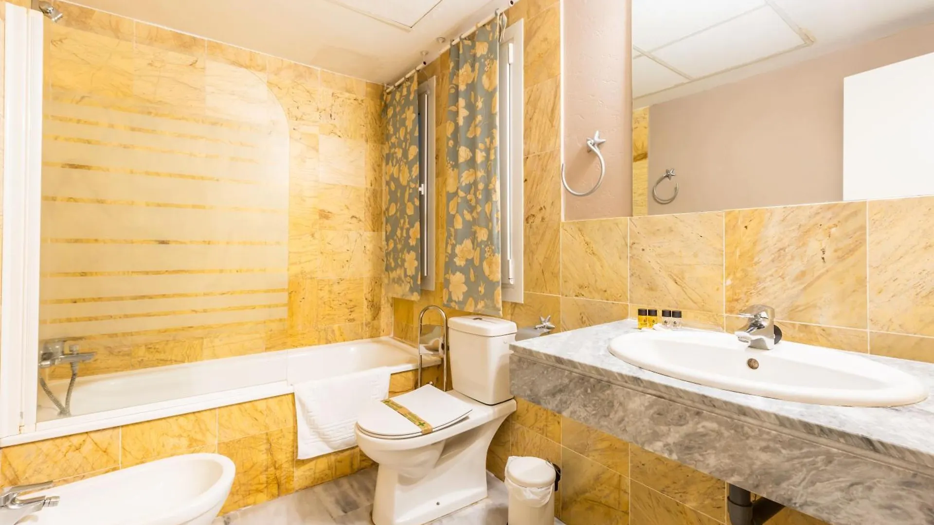 Apartamentos Altos De Banus Ll Marbella 0*,  Spain